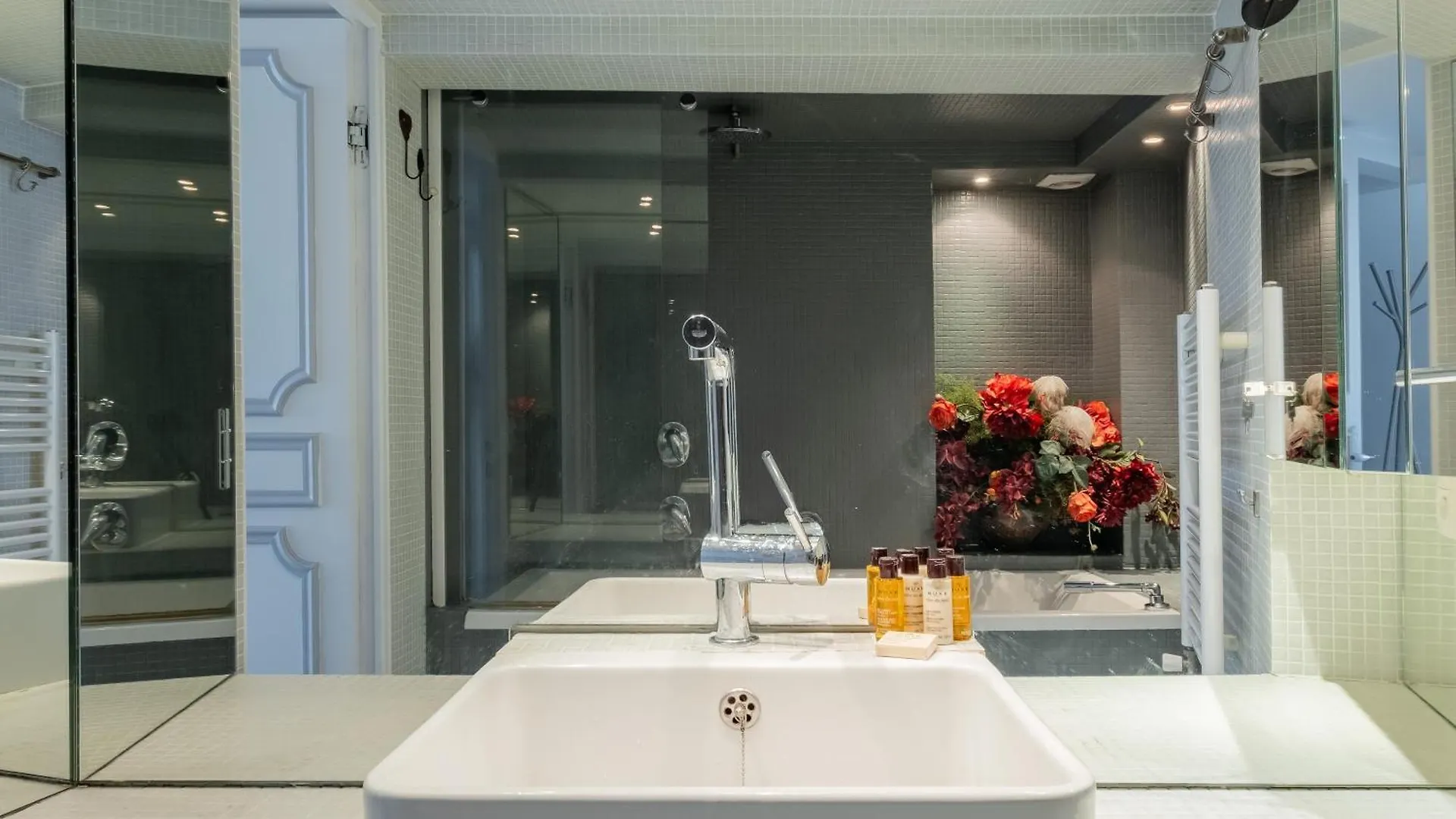 Veeve - Creative Mastery Apartment Paris 0*,  France